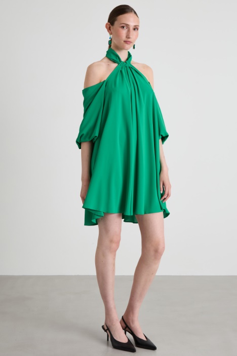 Vestido con cuello halter