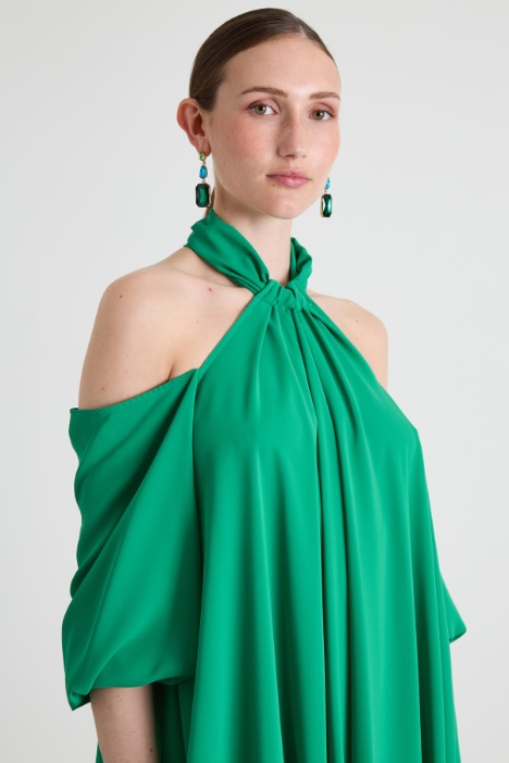 Vestido con cuello halter