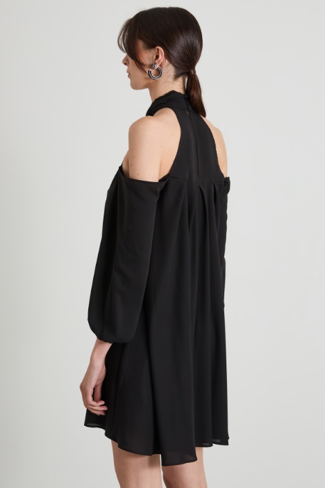 Vestido con cuello halter