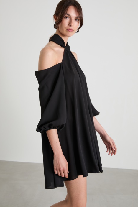 Vestido con cuello halter