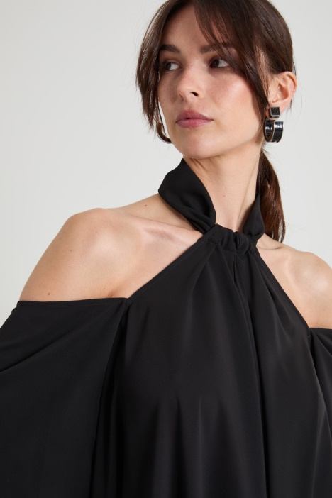 Vestido con cuello halter