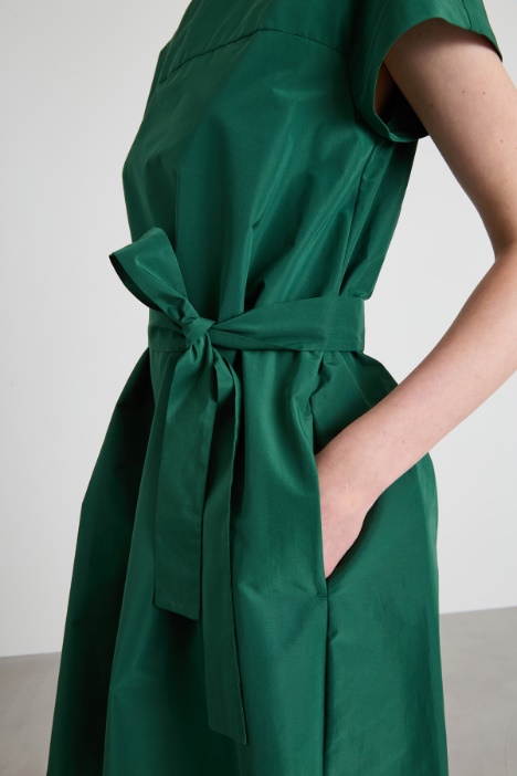 Abito svasato in taffetà