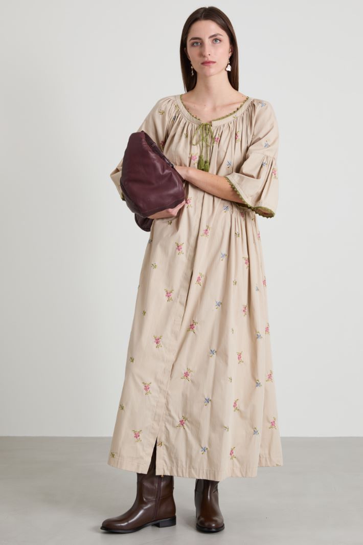 Embroidered poplin dress Intrend