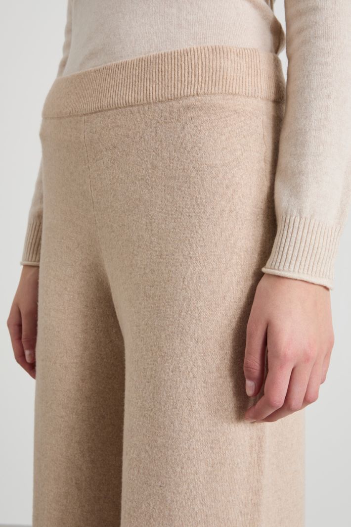 Wide-fit knit fabric trousers Intrend - 2