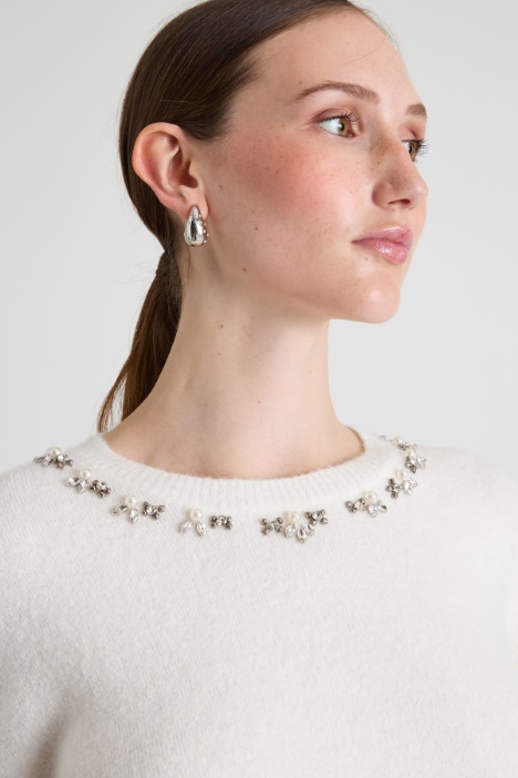 Maglia con cristalli e perle