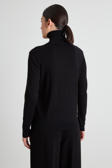 Jersey de cuello alto de seda y lana