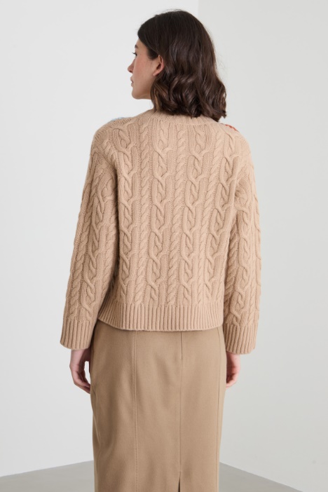 Maglia in lana con ricami