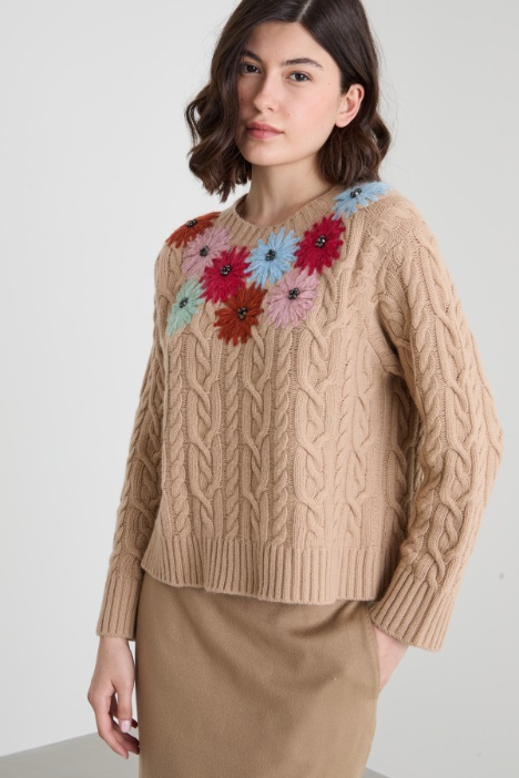 Maglia in lana con ricami