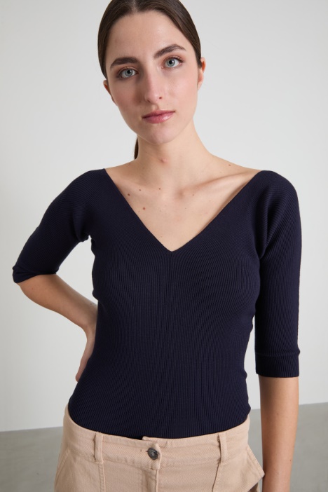 Maglia a V in viscosa a coste
