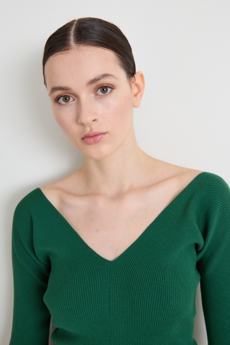 Maglia a V in viscosa a coste