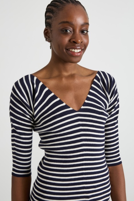 Maglia a V in viscosa a coste