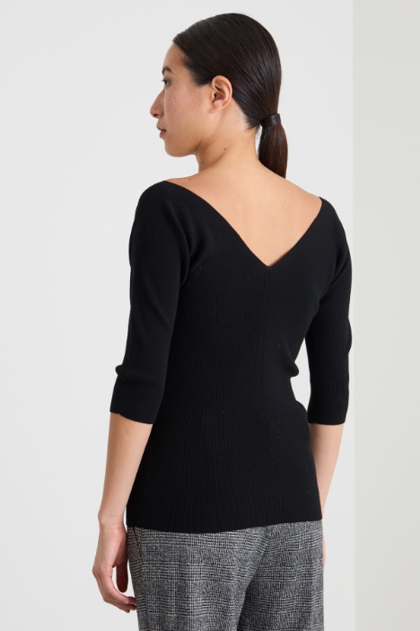 Jersey de viscosa acanalada con cuello de pico