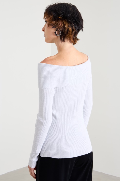 Maglia con collo off-shoulder