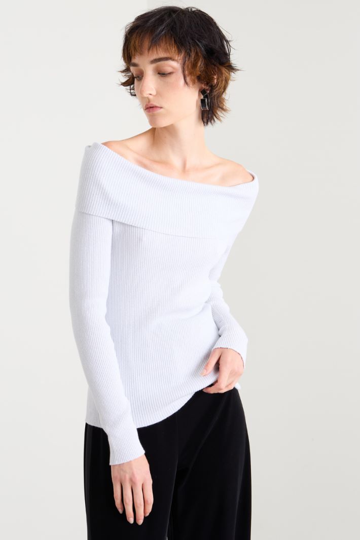 Off-shoulder neck sweater Intrend