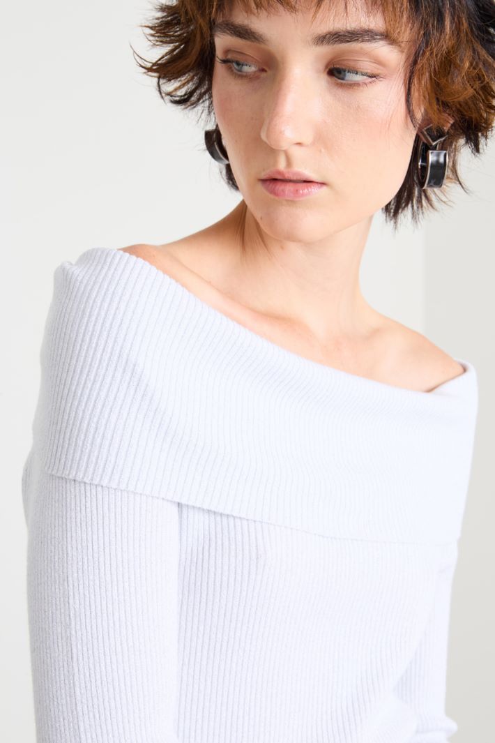 Off-shoulder neck sweater Intrend - 4