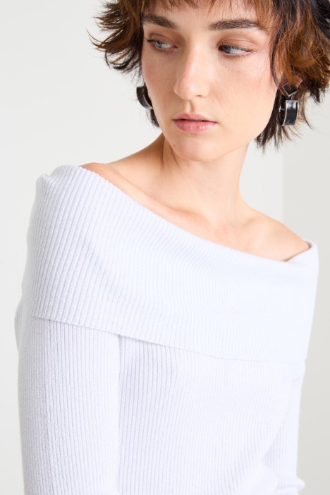 Maglia con collo off-shoulder