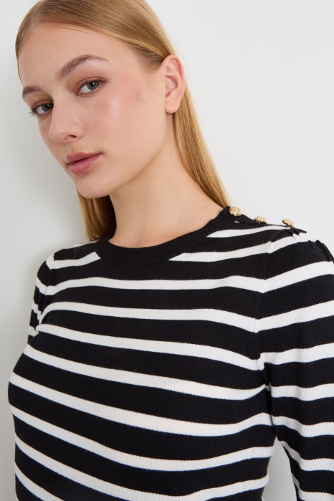 Jersey con botones decorativos