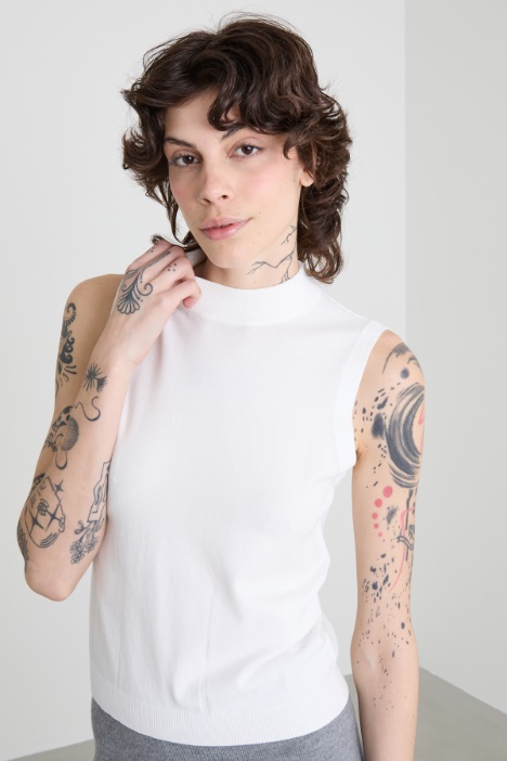 Top smanicato in maglia