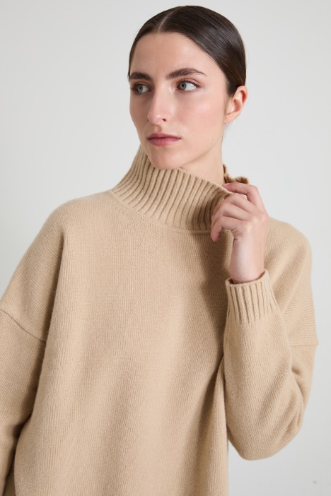 Maglia a collo alto in lana