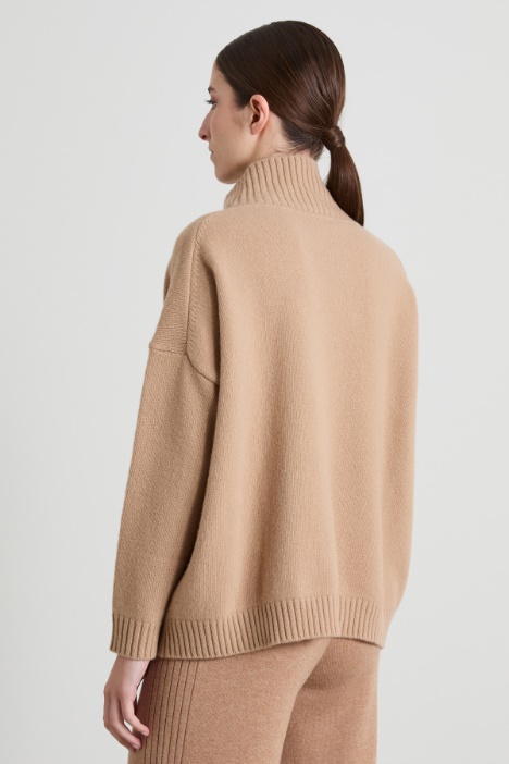 Maglia a collo alto in lana