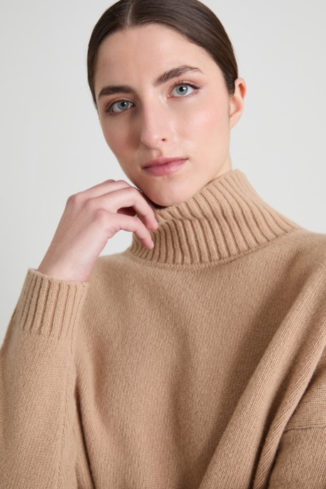 Maglia a collo alto in lana