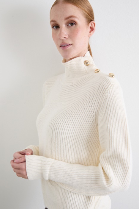 Maglia con bottoni sulla spalla