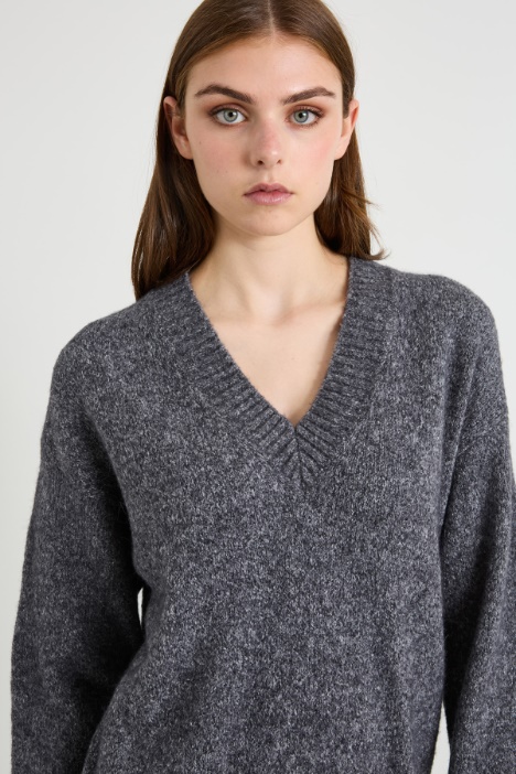 Jersey de alpaca y algodón con cuello de pico