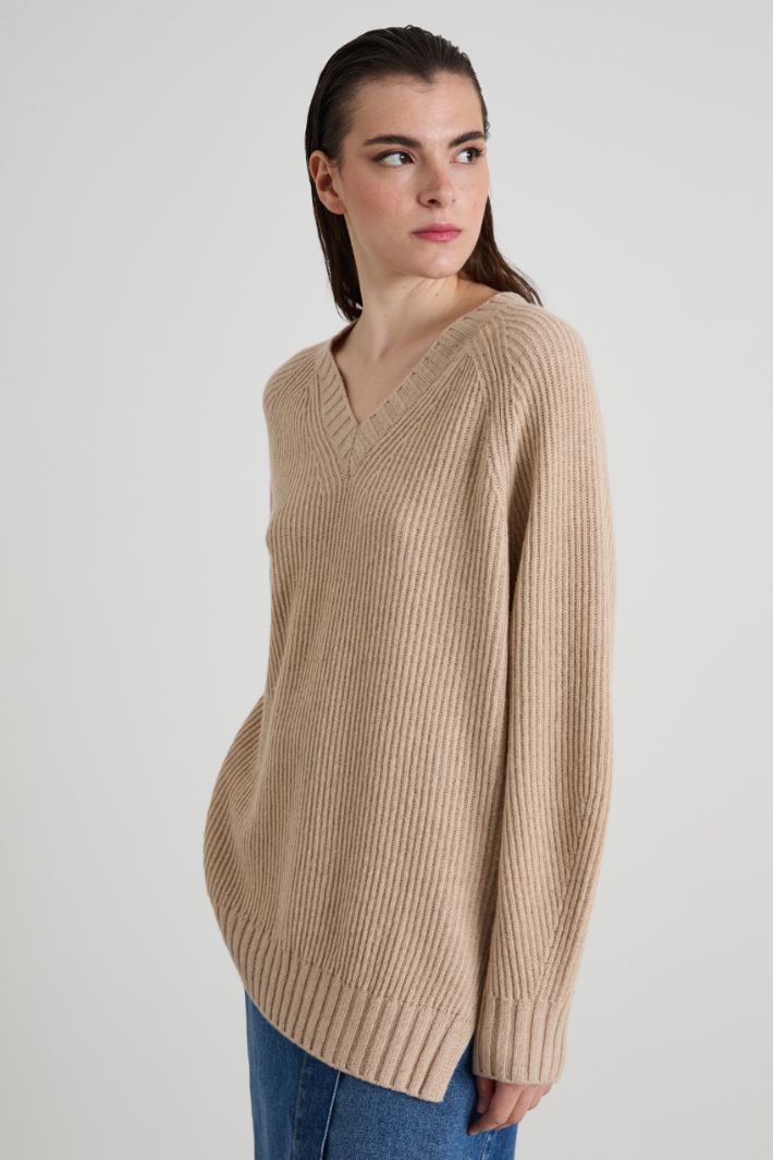 Maglia morbida a V Intrend