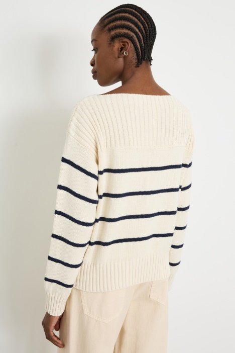 Maglia con scollo a barchetta