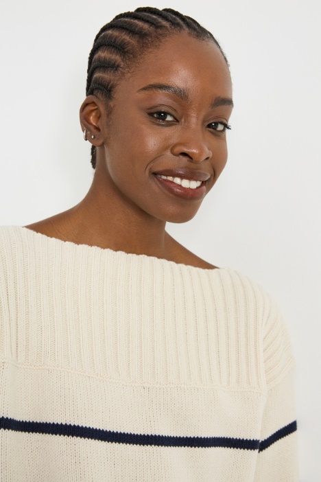 Maglia con scollo a barchetta