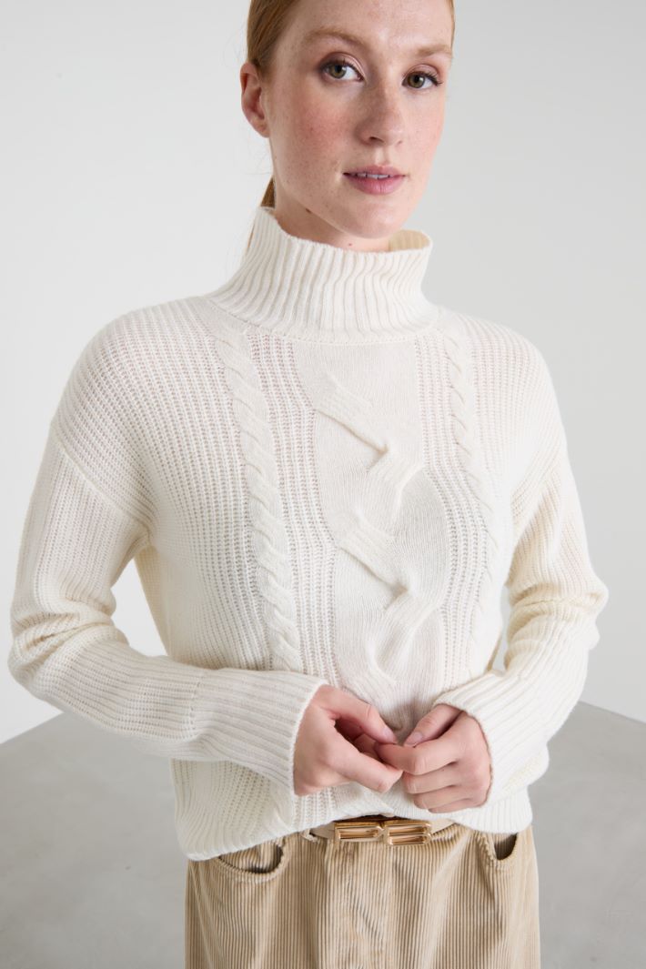 Sweater with cable detail Intrend - 4