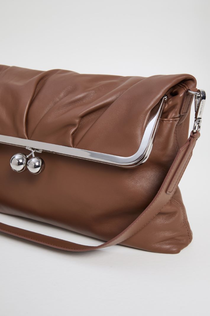 Clutch a busta con patta