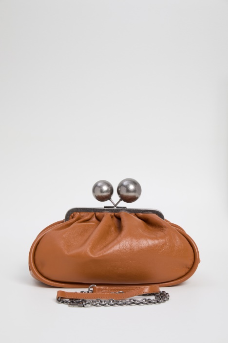 Clutch in nappa lucida