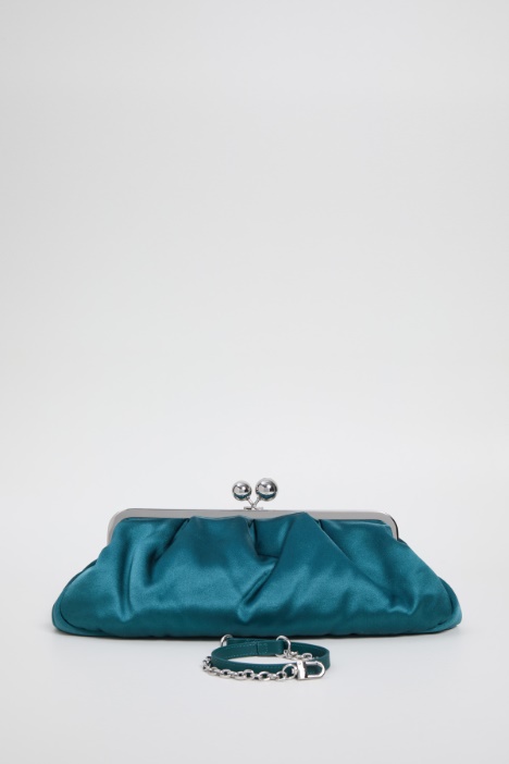 Clutch allungata in raso