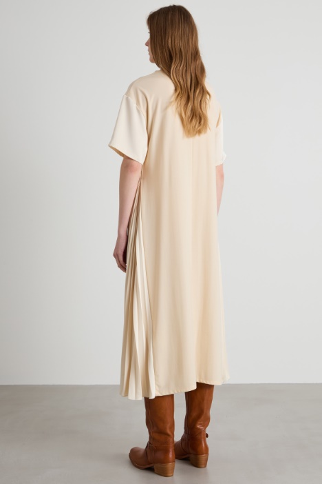 Abito con fianchetti in raso