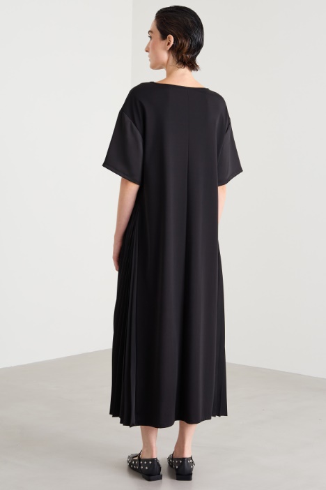 Abito con fianchetti in raso