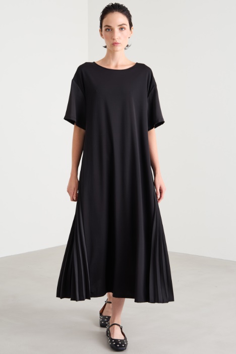 Abito con fianchetti in raso