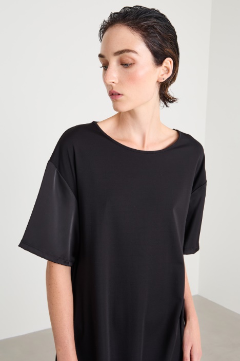 Abito con fianchetti in raso