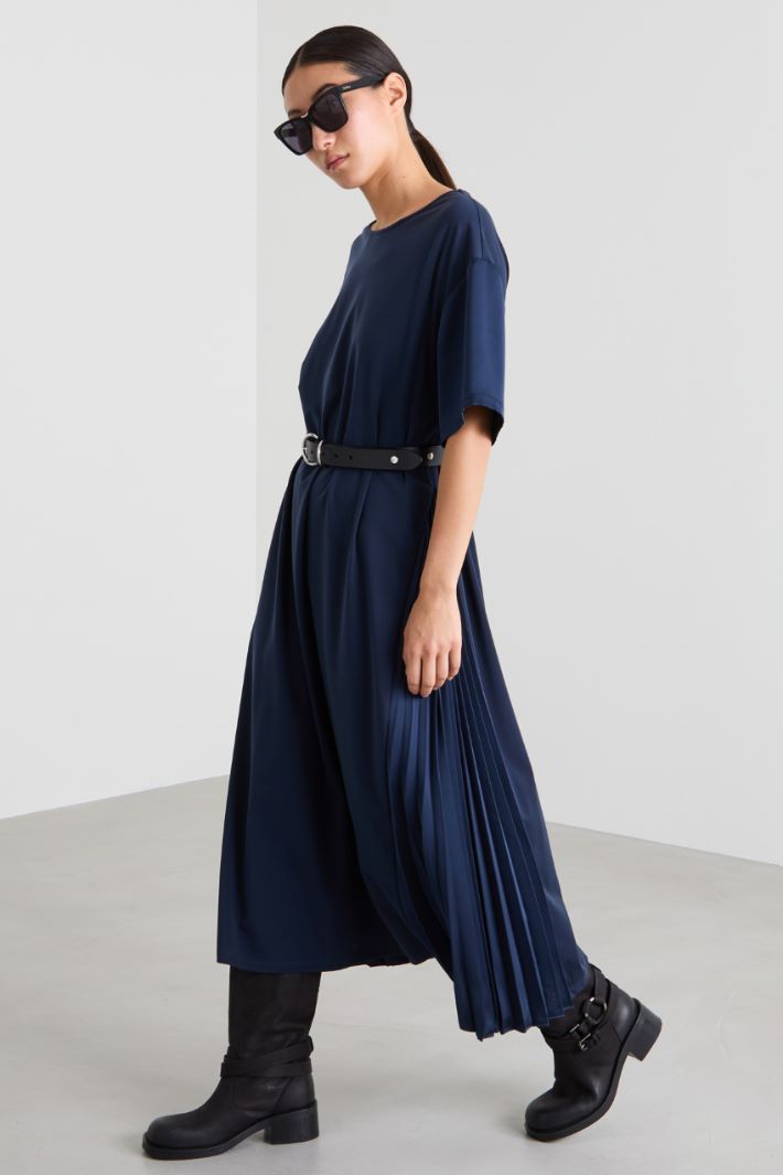 Vestido con inserciones de raso Intrend