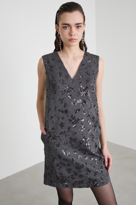 Abito con paillettes ricamate