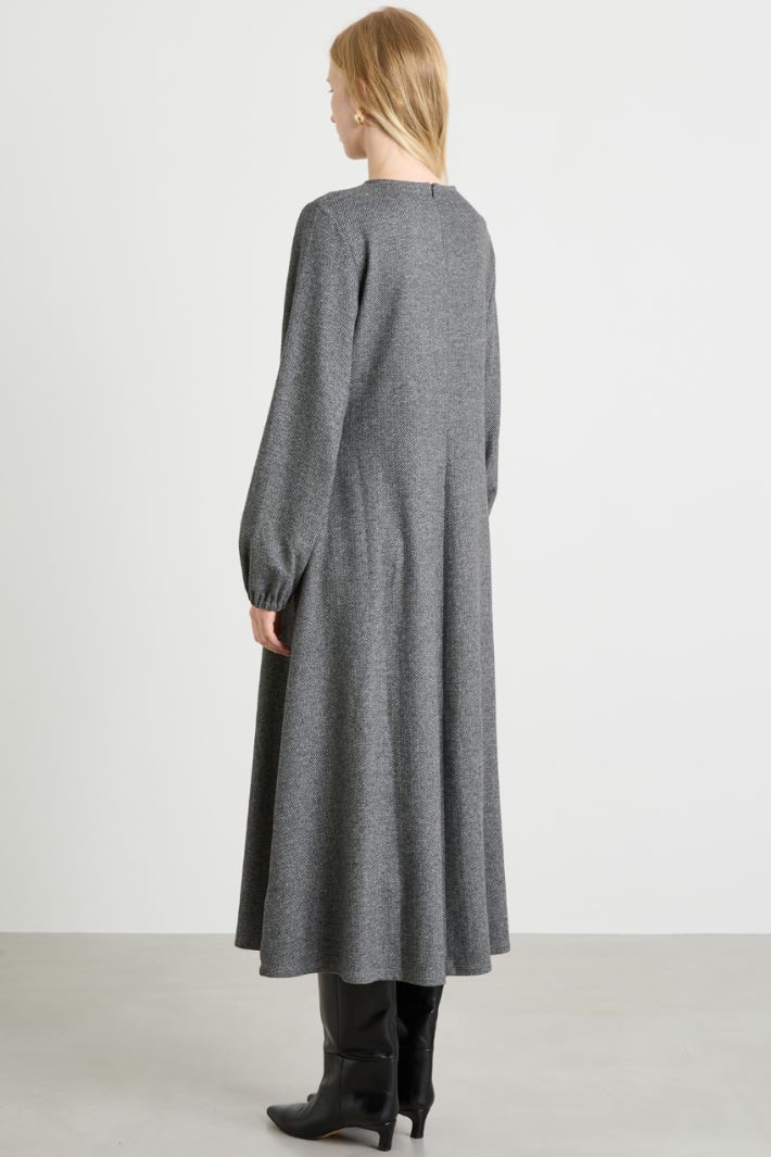 Flowing jacquard jersey dress Intrend - 3