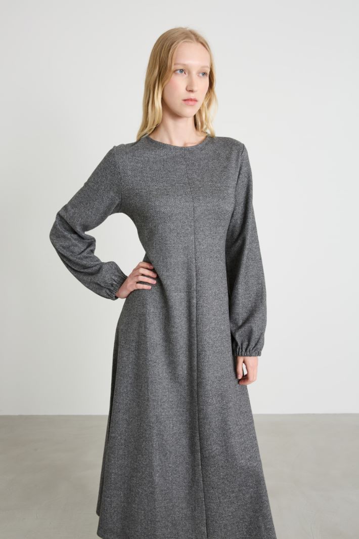 Flowing jacquard jersey dress Intrend - 2