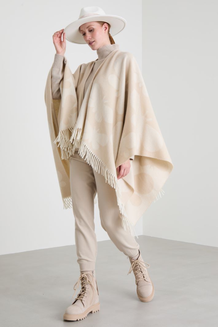 Jacquard wool poncho Intrend