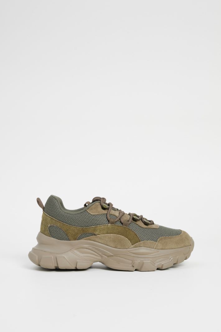 Sneakers with chunky sole Intrend