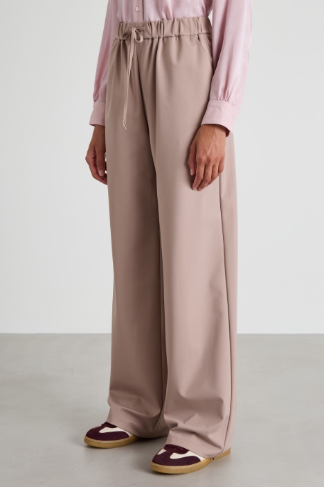 Pantalón con cordón ajustable