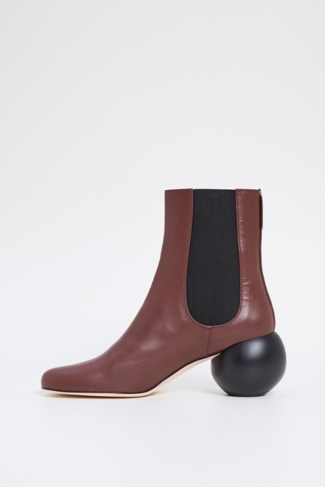 Stivaletti con maxi tacco a sfera