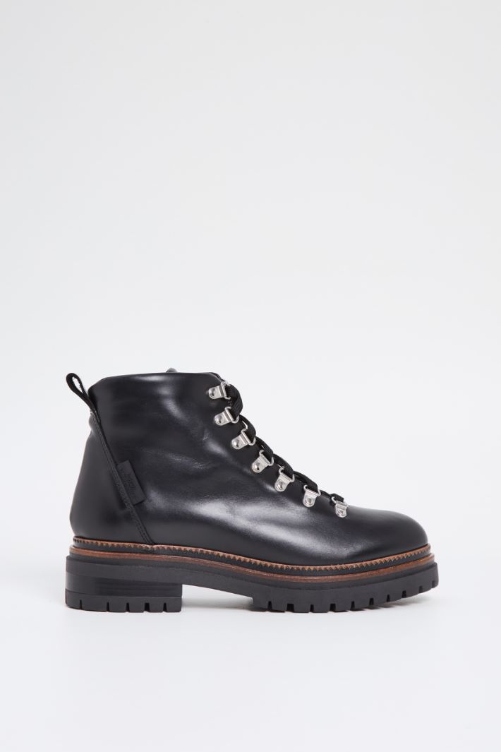 Leather ankle boots Intrend