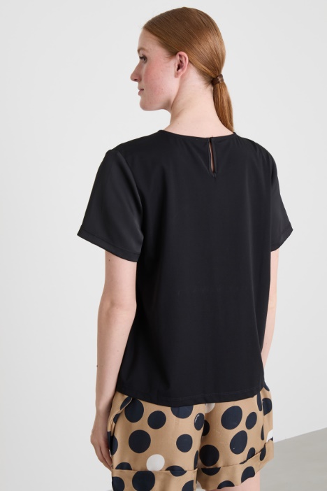 Top bimaterial en satén y punto