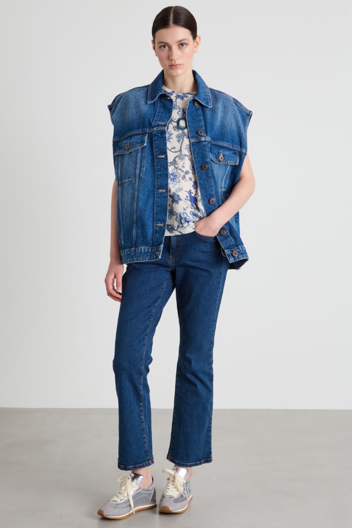 Camiseta con bordado Intrend - 3