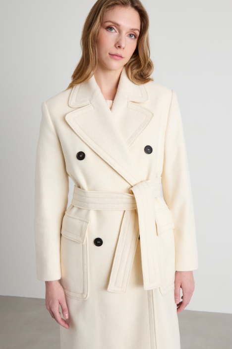 Abrigo con bolsillos grandes